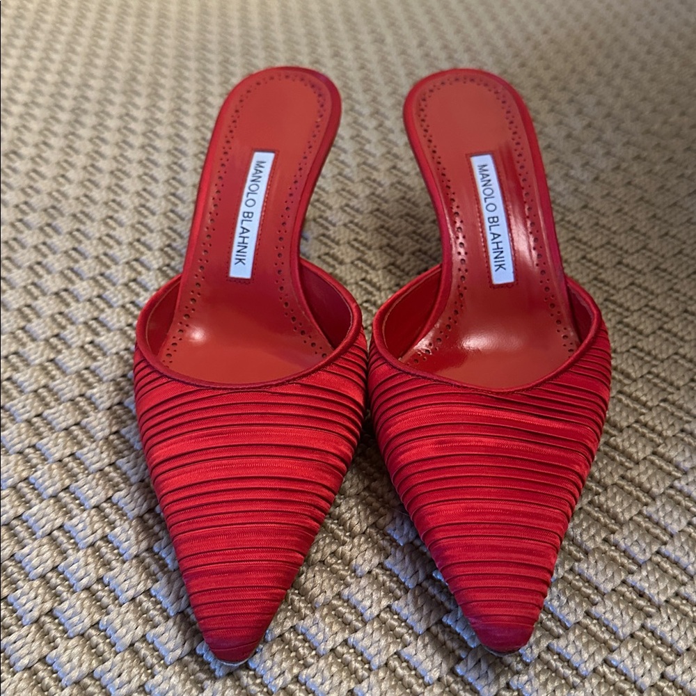Manolo Blahnik Carolyne 50 Satin Mules - Picture 5 of 6